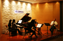 利来w66新办公室音乐厅举办室内小型音乐会 