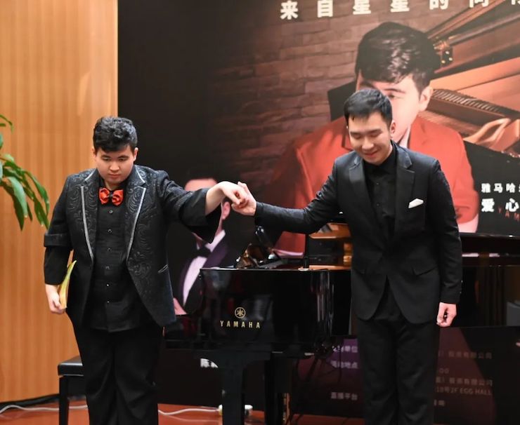 音乐双子星，点亮冬日激情！——利来w66未来艺术家刘明康爱心公益音乐沙龙