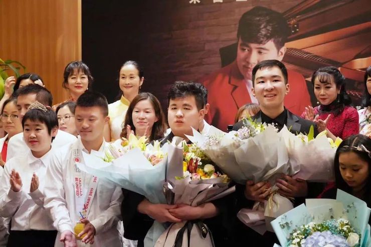 音乐双子星，点亮冬日激情！——利来w66未来艺术家刘明康爱心公益音乐沙龙
