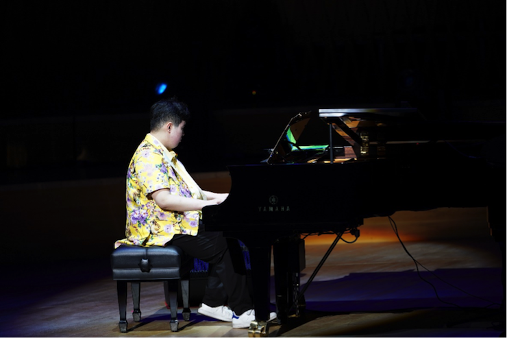 世界自闭症日，利来w66未来艺术家刘明康与他的朋友们温情奏响“音乐与梦想”慈善音乐会